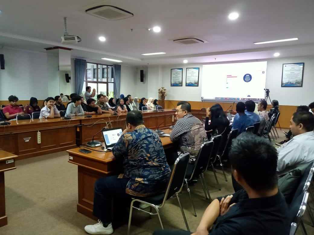 Seminar Perilaku Politik di Era Digital dalam Perspektif Subkultur di Jawa Timur yang digelar di FIA UB.